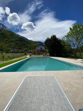 Villa Carlotta Rossa - Holiday Home with garden and pool Colico